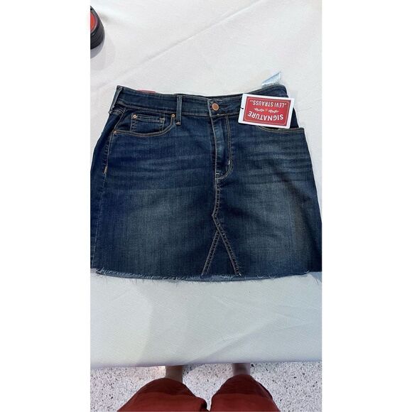 Levi's Womens Raw Edge Straight Denim Jean Mini Skirt Blue Medium Wash Size 8 - Picture 1 of 12